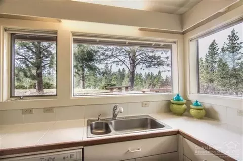 60443 Woodside Loop, Bend, OR 97702 photo 9