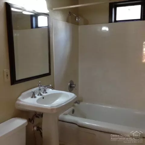 1636 NE 7th St, Bend, OR 97701 photo 5