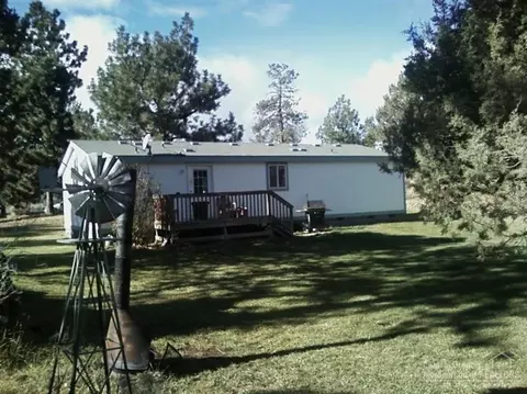 60820 Bobcat Rd, Bend, OR 97702 photo 2