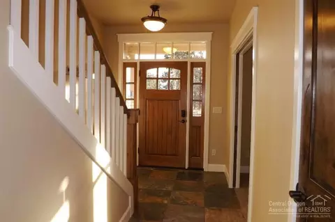 63125 Pikes Ct, Bend, OR 97701 photo 2