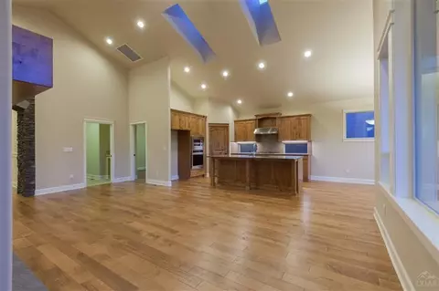 61076 Manhae Loop, Bend, OR 97702 photo 4