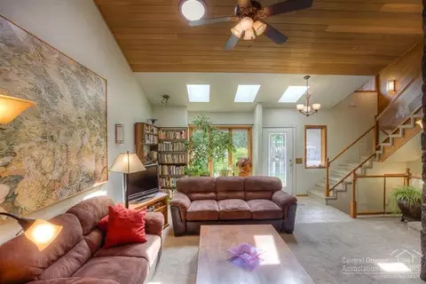 60773 River Bend Dr, Bend, OR 97702 photo 2