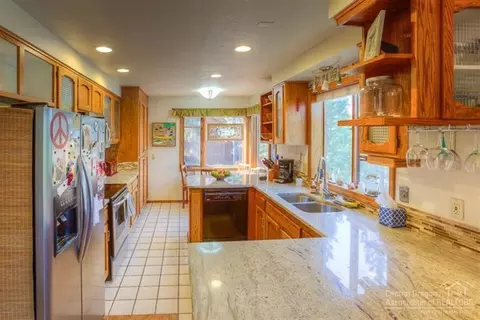60773 River Bend Dr, Bend, OR 97702 photo 5