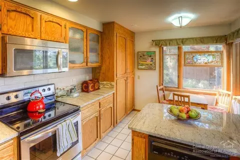 60773 River Bend Dr, Bend, OR 97702 photo 6
