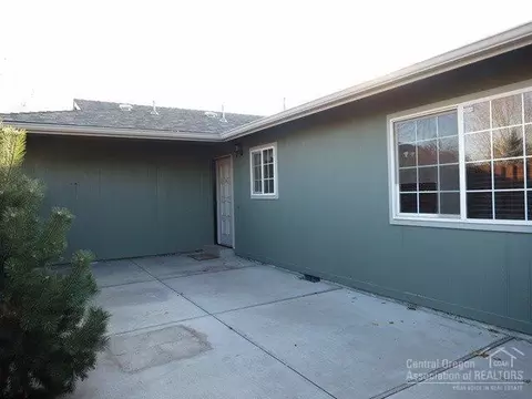 715 E Ridgeview Dr, Culver, OR 97734 photo 2