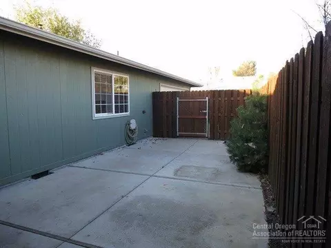 715 E Ridgeview Dr, Culver, OR 97734 photo 3