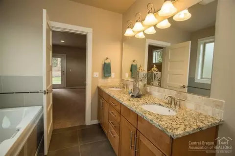 20979 Avery Ln, Bend, OR 97702 photo 17