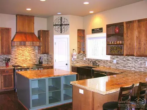 56235 Stellar Dr, Bend, OR 97707 photo 4
