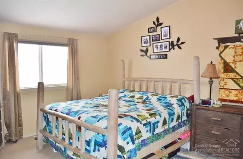 20764 Gallop Rd, Bend, OR 97701 photo 3
