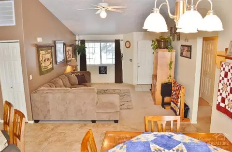 20764 Gallop Rd, Bend, OR 97701 photo 5