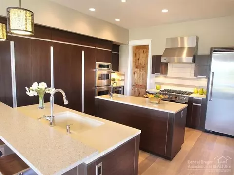 61346 Kindle Rock Loop, Bend, OR 97702 photo 2