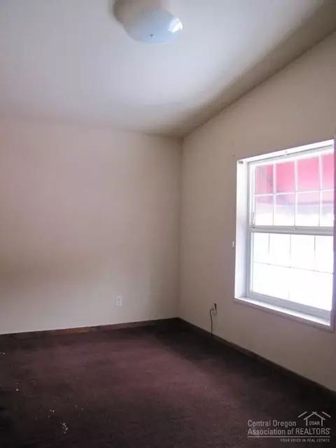 1884 NE 5th St, Bend, OR 97701 photo 3