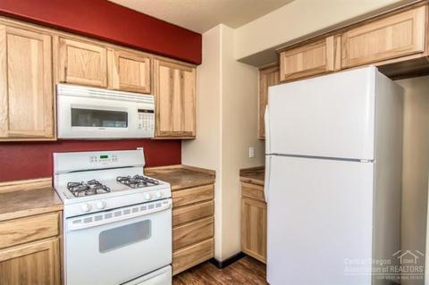 20141 Lora Ln, Bend, OR 97702 photo 9