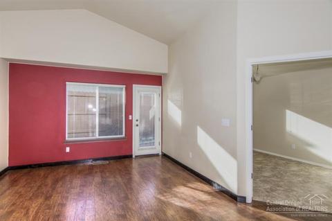 20141 Lora Ln, Bend, OR 97702 photo 4