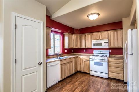 20141 Lora Ln, Bend, OR 97702 photo 8