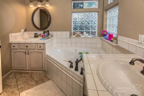 20889 Crested Ct, Bend, OR 97701 photo 9