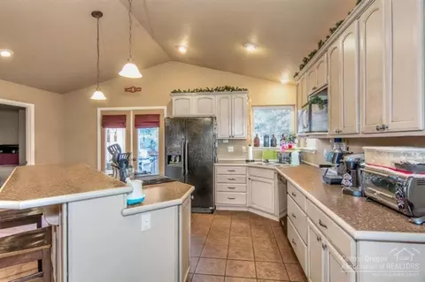 20889 Crested Ct, Bend, OR 97701 photo 6