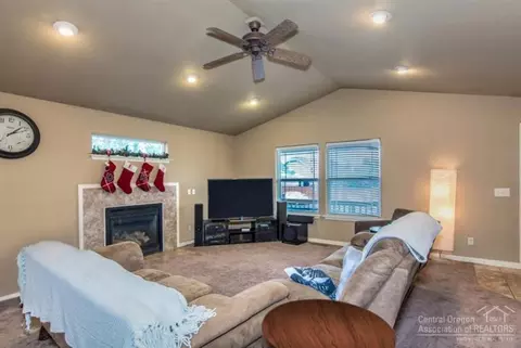 20889 Crested Ct, Bend, OR 97701 photo 4