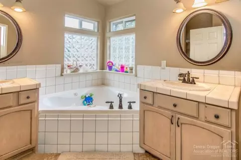 20889 Crested Ct, Bend, OR 97701 photo 8
