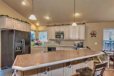 20889 Crested Ct, Bend, OR 97701 photo 5