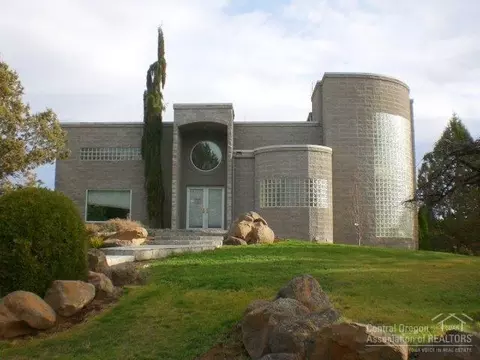 63465 Hamehook Rd, Bend, OR 97701 photo 2