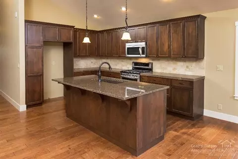 61065 SE Ruby Peak Ln, Bend, OR 97702 photo 4