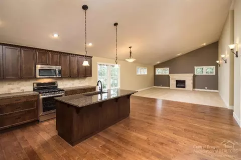 61065 SE Ruby Peak Ln, Bend, OR 97702 photo 1