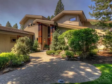 61716 Tam Mcarthur Loop, Bend, OR 97702 photo 2