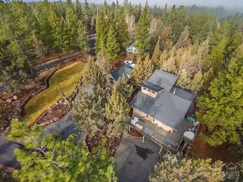 63330 Pine Knoll Cir, Bend, OR 97701 photo 3