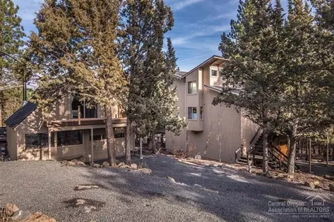 63330 Pine Knoll Cir, Bend, OR 97701 photo 7