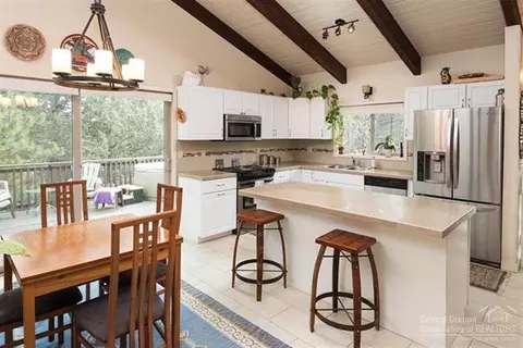 63330 Pine Knoll Cir, Bend, OR 97701 photo 8