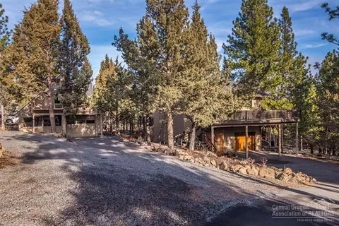 63330 Pine Knoll Cir, Bend, OR 97701 photo 6