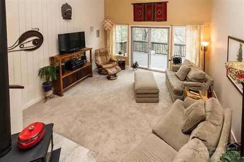 63330 Pine Knoll Cir, Bend, OR 97701 photo 11