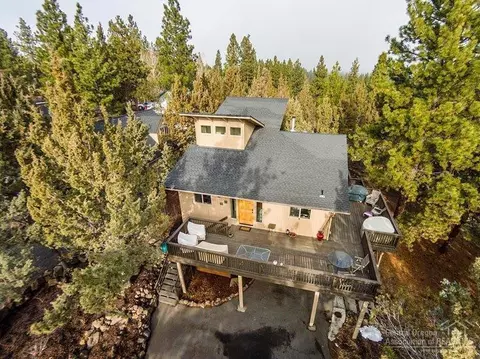 63330 Pine Knoll Cir, Bend, OR 97701 photo 2