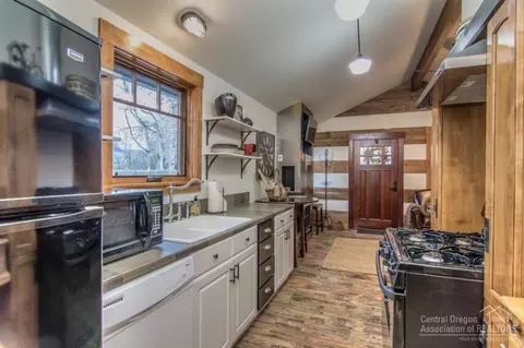 303 NW Riverfront St, Bend, OR 97701 photo 11