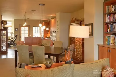 36 SW Wall St, Bend, OR 97702 photo 2