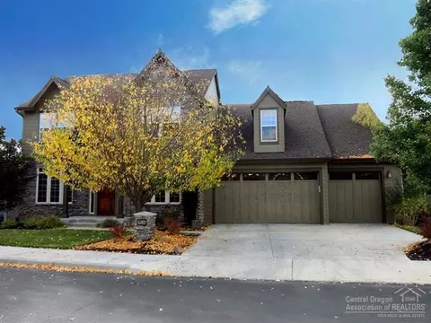 19530 Sugar Mill Loop, Bend, OR 97702 photo 2