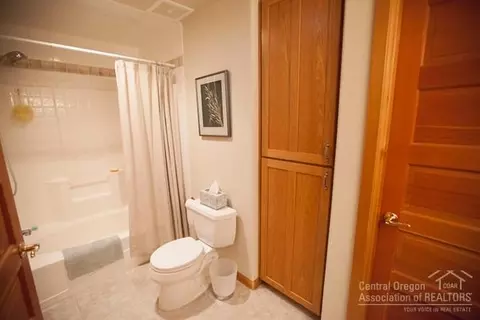 22185 Bear Creek Rd, Bend, OR 97701 photo 16