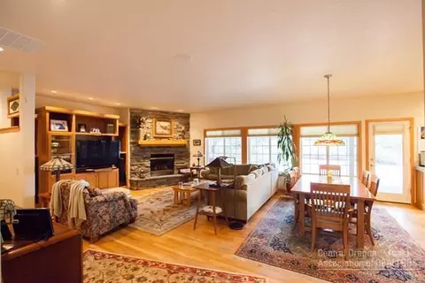 22185 Bear Creek Rd, Bend, OR 97701 photo 4