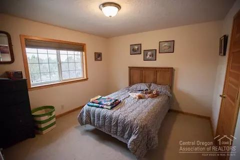 22185 Bear Creek Rd, Bend, OR 97701 photo 12