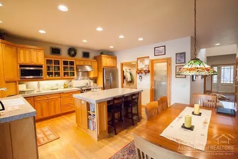22185 Bear Creek Rd, Bend, OR 97701 photo 2
