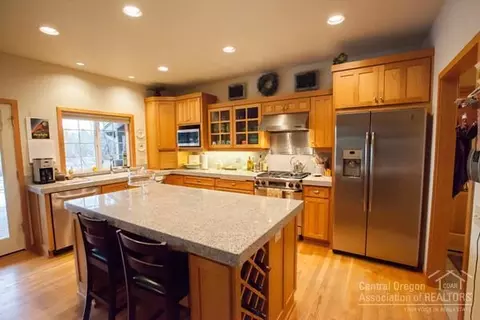 22185 Bear Creek Rd, Bend, OR 97701 photo 3