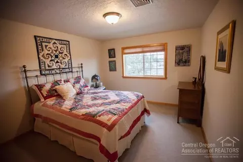 22185 Bear Creek Rd, Bend, OR 97701 photo 13