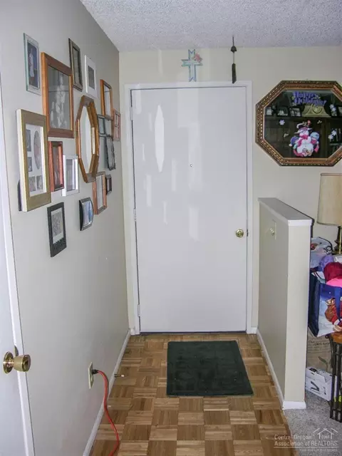 61283 Killowan Dr, Bend, OR 97702 photo 5