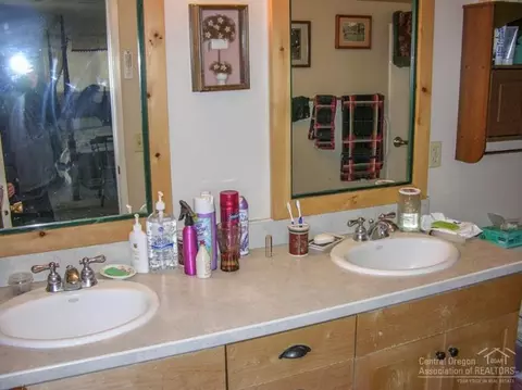 61283 Killowan Dr, Bend, OR 97702 photo 9