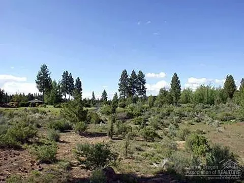 61625 Tam Mcarthur Loop, Bend, OR 97702 photo 2