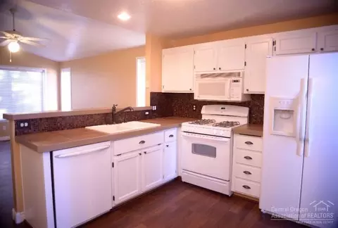 20800 Cross Ct, Bend, OR 97701 photo 4