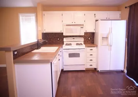 20800 Cross Ct, Bend, OR 97701 photo 5