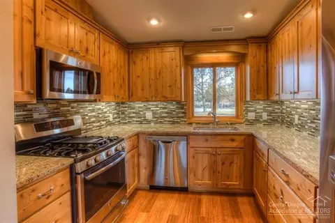 67175 Harrington Loop Rd, Bend, OR 97701 photo 6