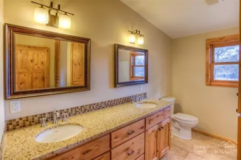 67175 Harrington Loop Rd, Bend, OR 97701 photo 9